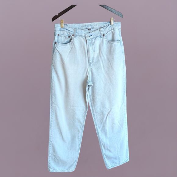 American Eagle High Rise Light Wash Strigid Extra Short Jeans - 8 - Picture 1 of 6